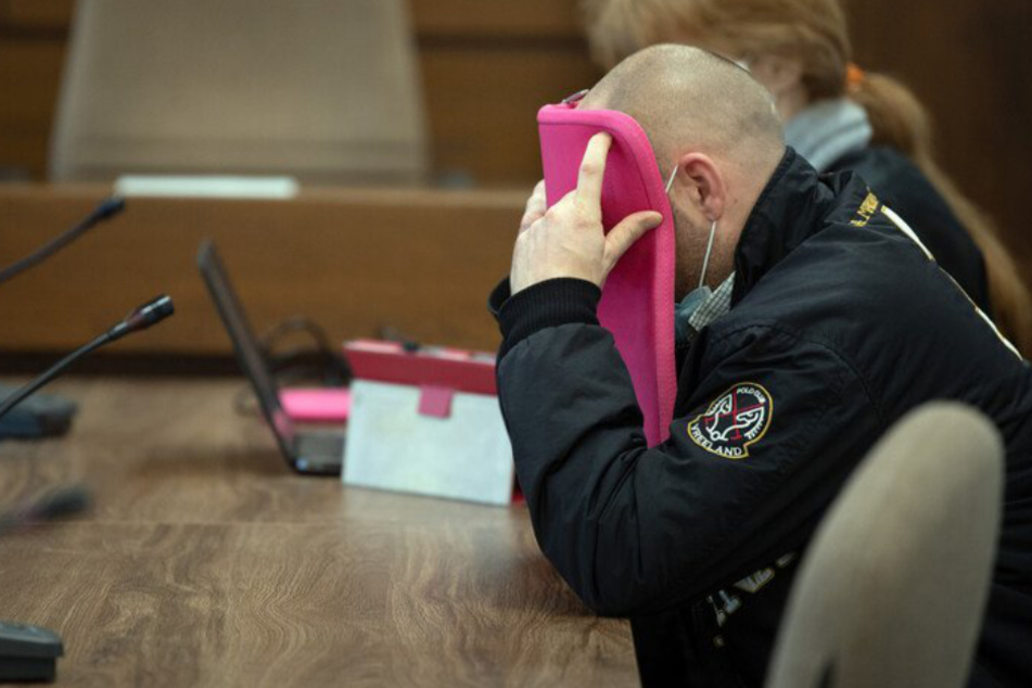 Der 35-jährige Böllerwerfer wurde zu einer Haftstrafe von drei Jahren und drei Monaten verurteilt.