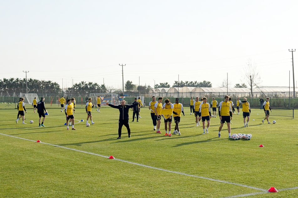 Ausnahmsweise findet das Training auf Platz drei anstatt dem angestammten Platz eins statt.