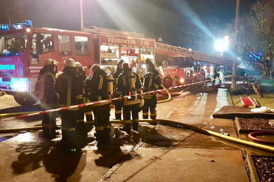 Drei Menschen wurden bei dem Brand verletzt.