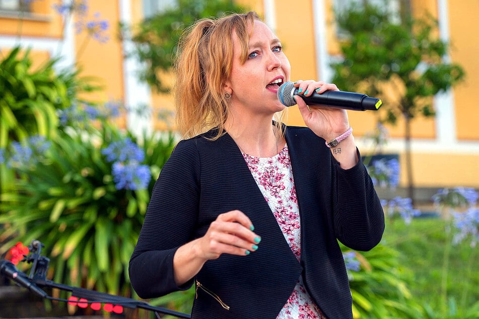 Die Heidenauer Schlagersängerin Nora Louisa (36) tritt am Sonntag auf.