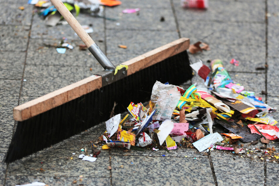 In Köln landet Müll verhältnismäßig oft auf der Straße und sorgt für ein unaufgeräumtes Stadtbild.