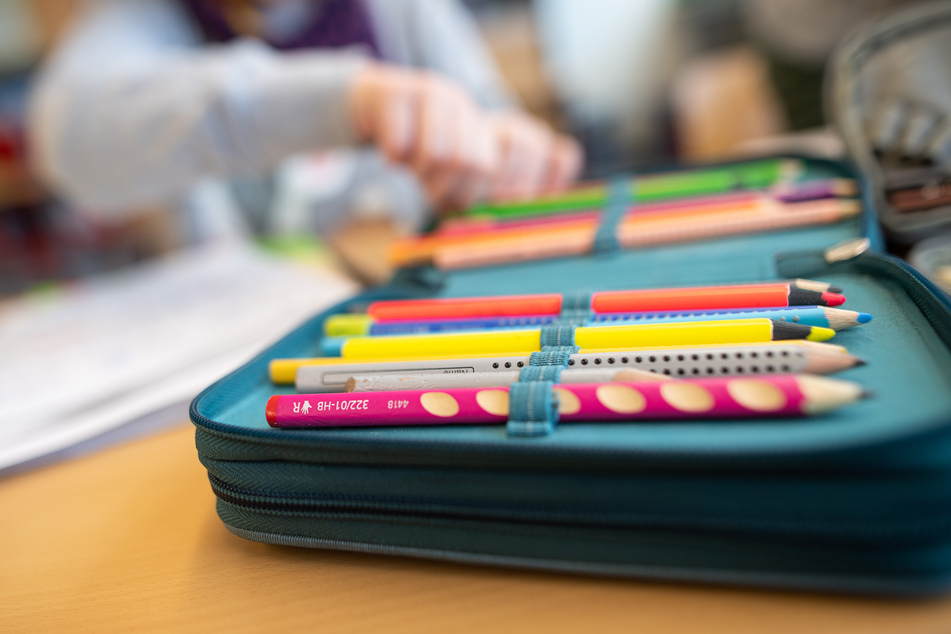 Die Lehrergewerkschaft GEW hat die Vorlage der Länder für den Corona-Gipfel mit dem Bund als unzureichend für die Schulen kritisiert.