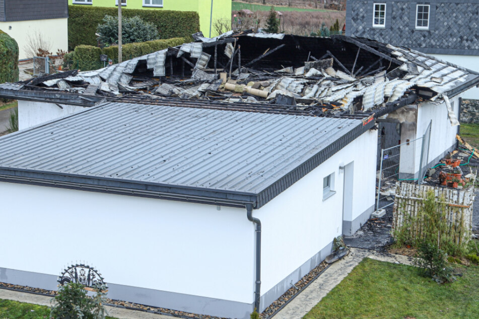 Das Haus brannte komplett aus.