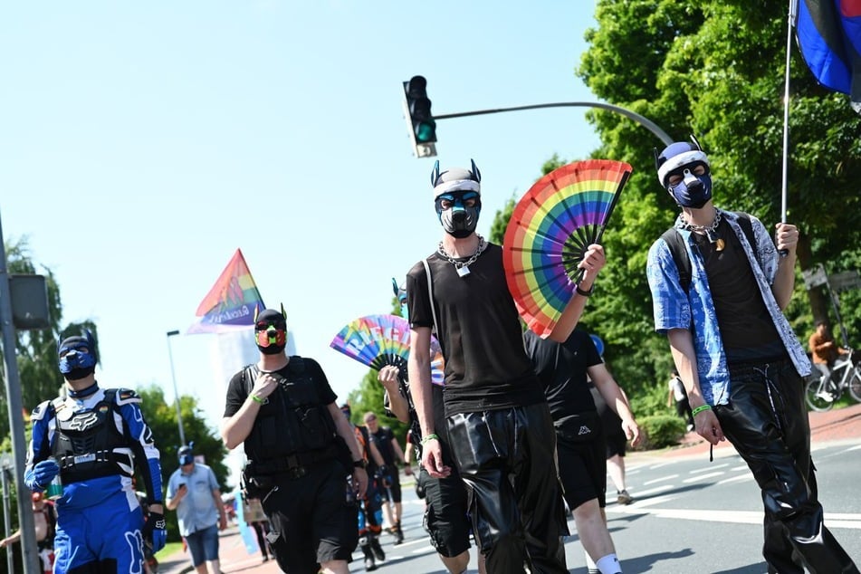 Die erwarteten tausend Teilnehmenden des CSD werden von der Polizei erhöht geschützt. (Symbolbild)
