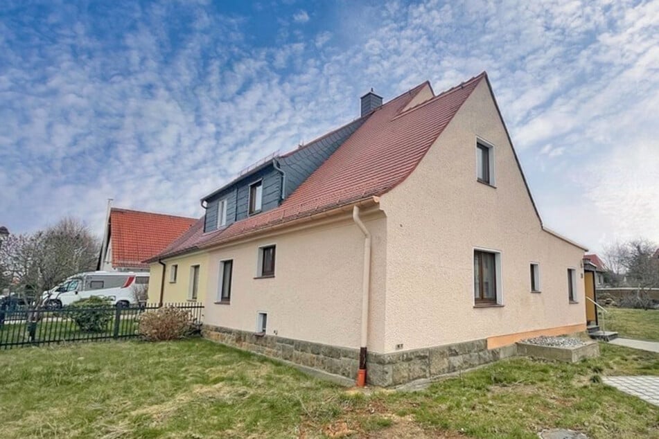 Schönes Grundstück und ruhige Lage: Doppelhaushälfte in Klotzsche zu verkaufen