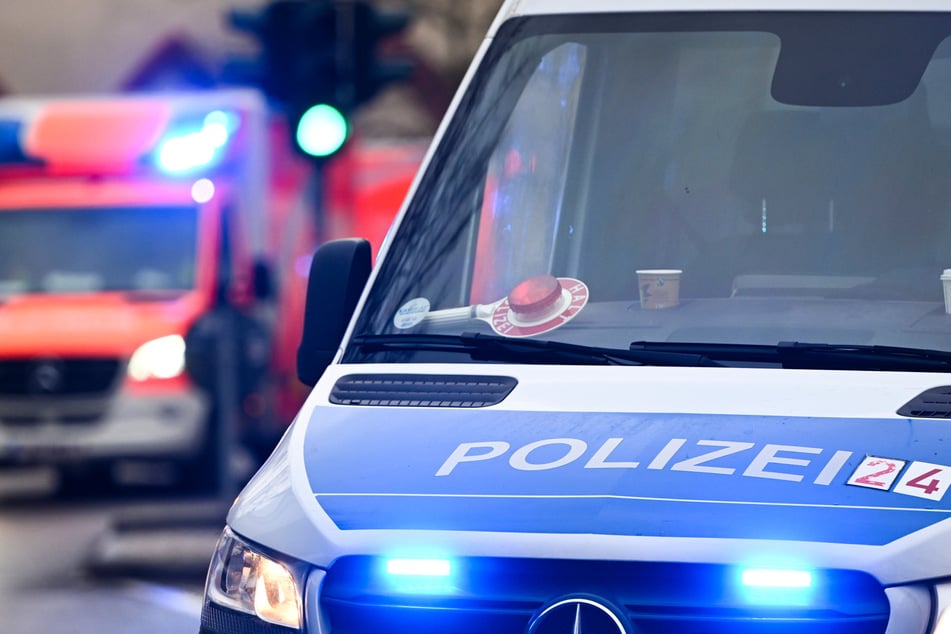 Das Opfer des Raubüberfalls wurde ins Krankenhaus gebracht. (Symbolbild)