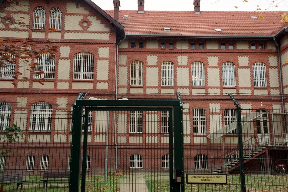 Frank Schmökel war im Maßregelvollzug Neuruppin untergebracht, als er am im Jahr 2000 einen Freigang zur Flucht nutzte.