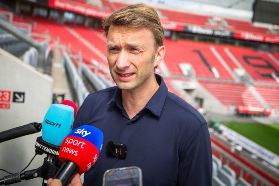 Simon Rolfes (44) hat in diesem Sommer jede Menge Arbeit vor sich.