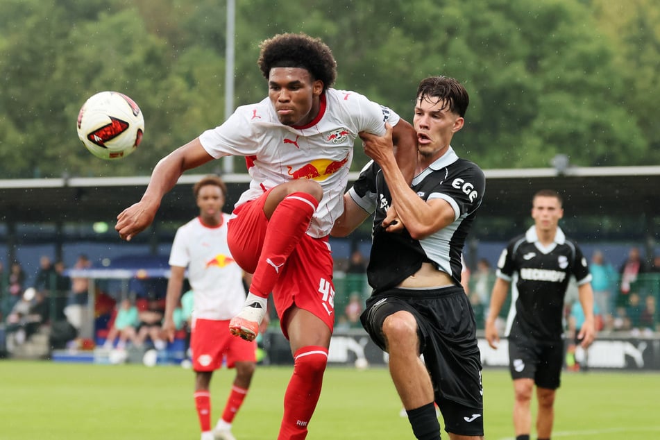 Da die WM-Fahrer um David Raum noch fehlten, bekamen Nachwuchskicker wie Samba Konaté bei RB Leipzig wieder eine Einsatzchance.