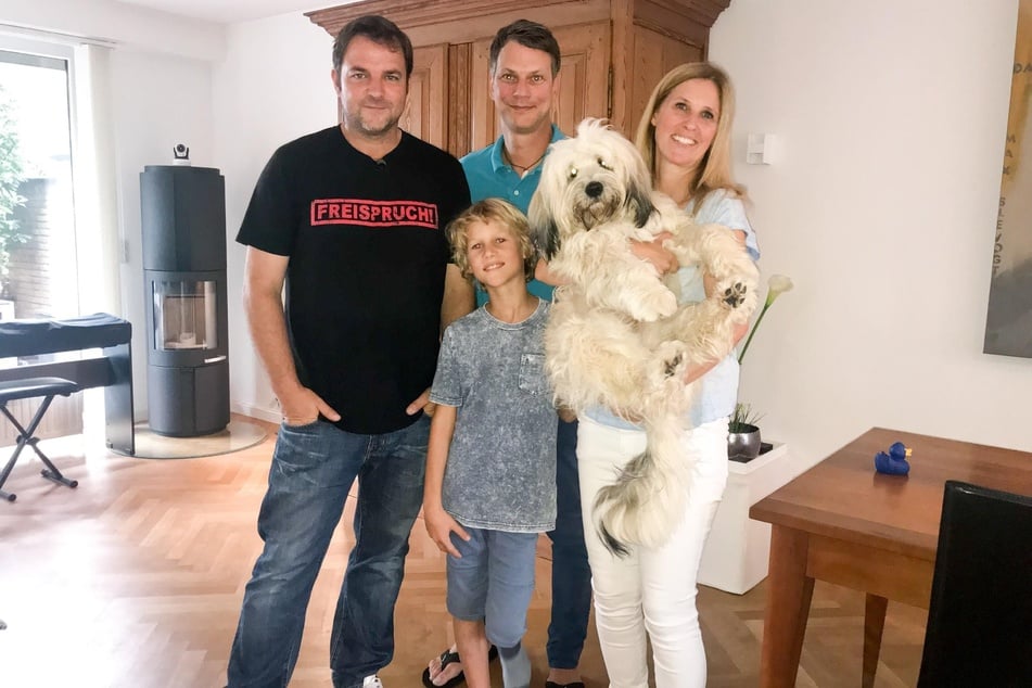 Martin Rütter (55) besucht Familie Limpert, die mit Tibet-Terrier Boomer und dessen Eigenheiten zu kämpfen hat.