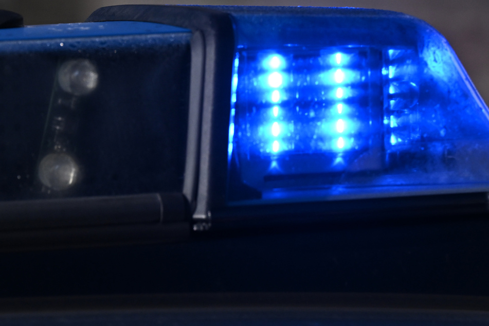 Brennende Gegenstände fliegen auf Balkon: Kripo ermittelt wegen versuchtem Tötungsdelikt