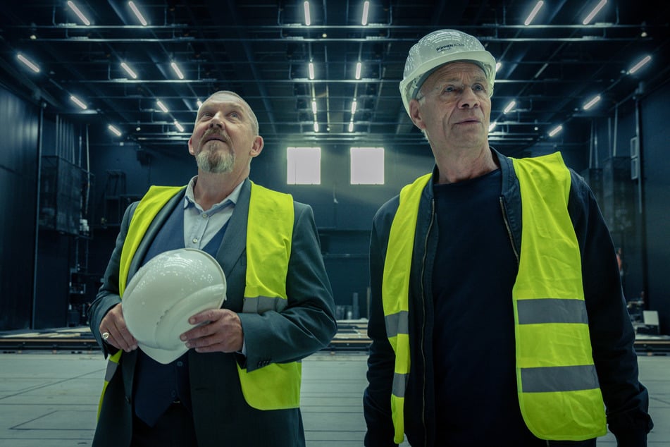 Max Ballauf (Klaus J. Behrendt, 65, l.) und Freddy Schenk (Dietmar Bär, 64) müssen im neuen Tatort-Streifen auf der Baustelle der Kölner Oper ermitteln.