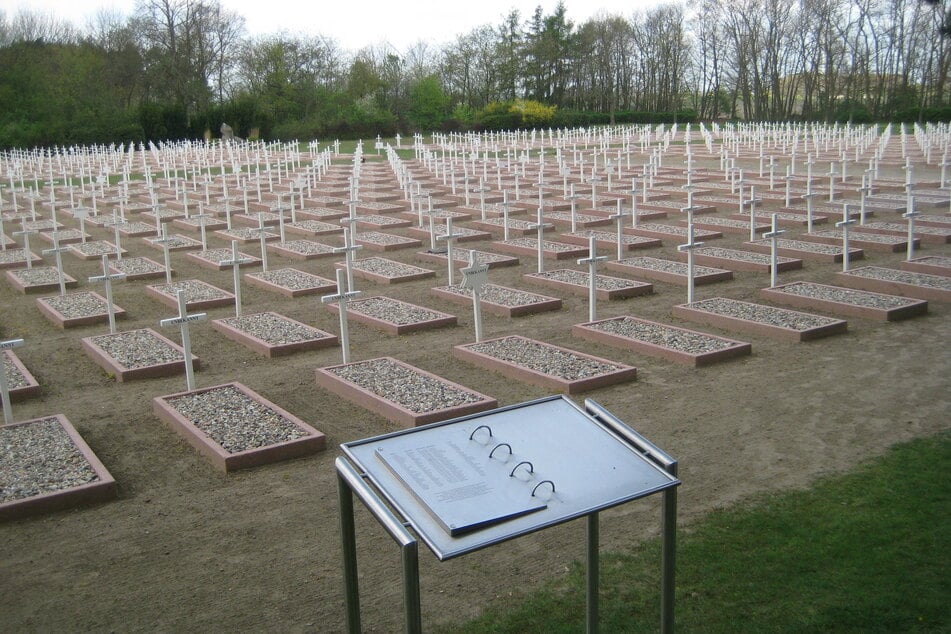 Die Gedenkstätte Feldscheune Isenschnibbe Gardelegen erinnert noch heute an das nationalsozialistische Verbrechen.