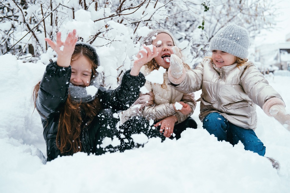 Im Schnee können sich Kinder richtig austoben.