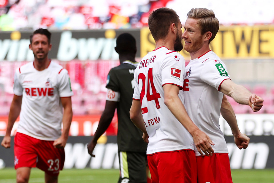 Florian Kainz (r.) jubelt nach seinem Tor zum 2:0 für Köln mit Vorbereiter Dominick Drexler.