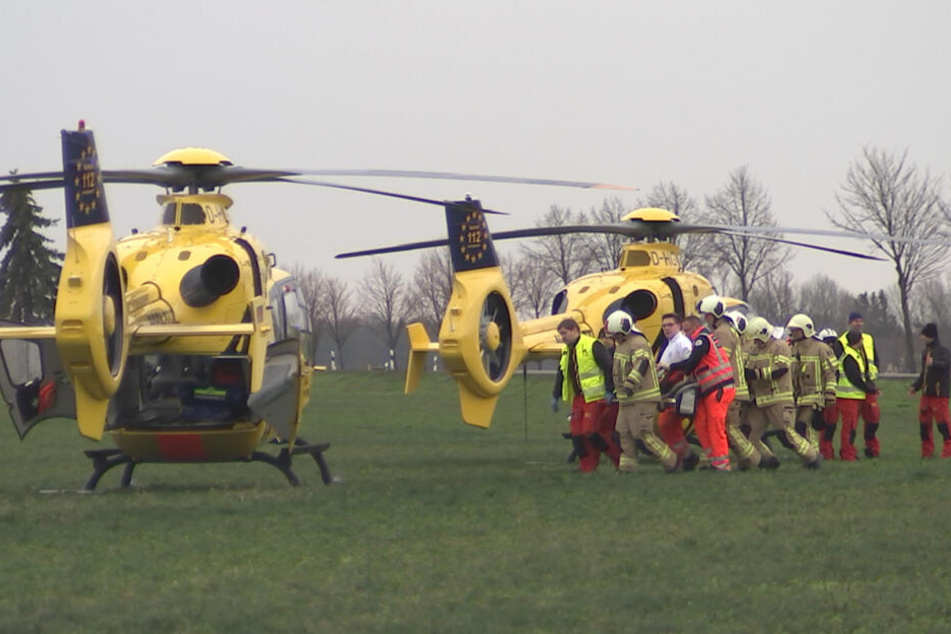 Zahlreiche Rettungskräfte reanimierten Menschen, leider vergeblich. Verletzte wurden zu Hubschraubern gebracht.