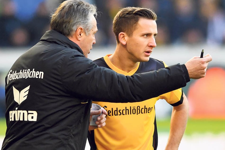 Heute Sechser?
Coach Uwe
Neuhaus (l.)
gibt Paul Seguin
taktische Anweisungen.
