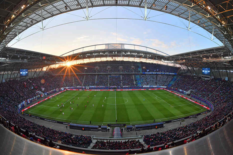 So frisch sieht der Rasen in der Red-Bull-Arena derzeit nicht mehr aus - neues Grün muss her!