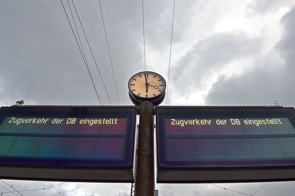 Während Sturmtief Eberhard musste die Deutsche Bahn den Zugverkehr komplett einstellen. (Archivbild)