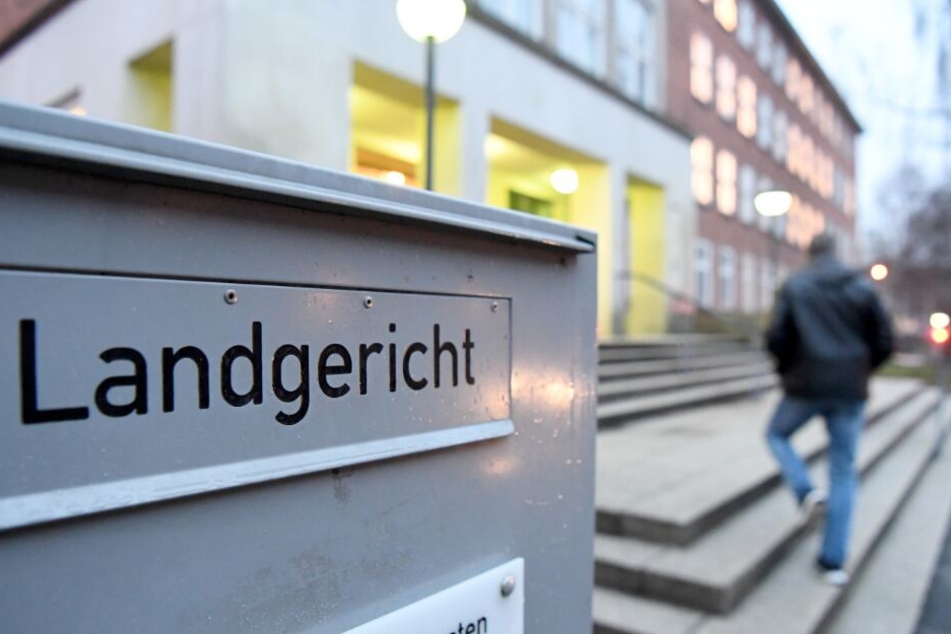 Der Prozess findet vor dem Kieler Landgericht statt.