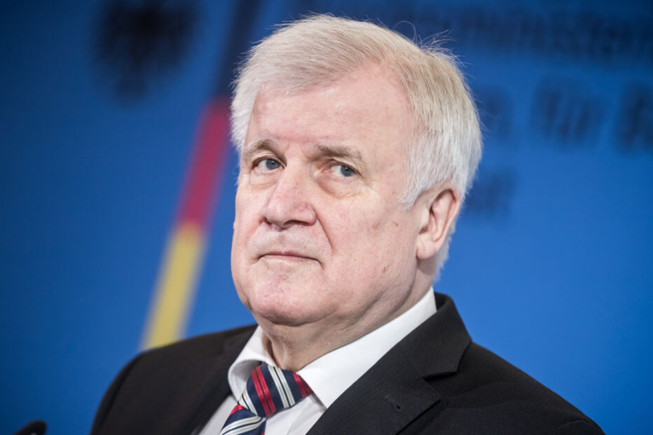 Horst Seehofer (69) bekommt nur eine einfache Gehaltserhöhung.