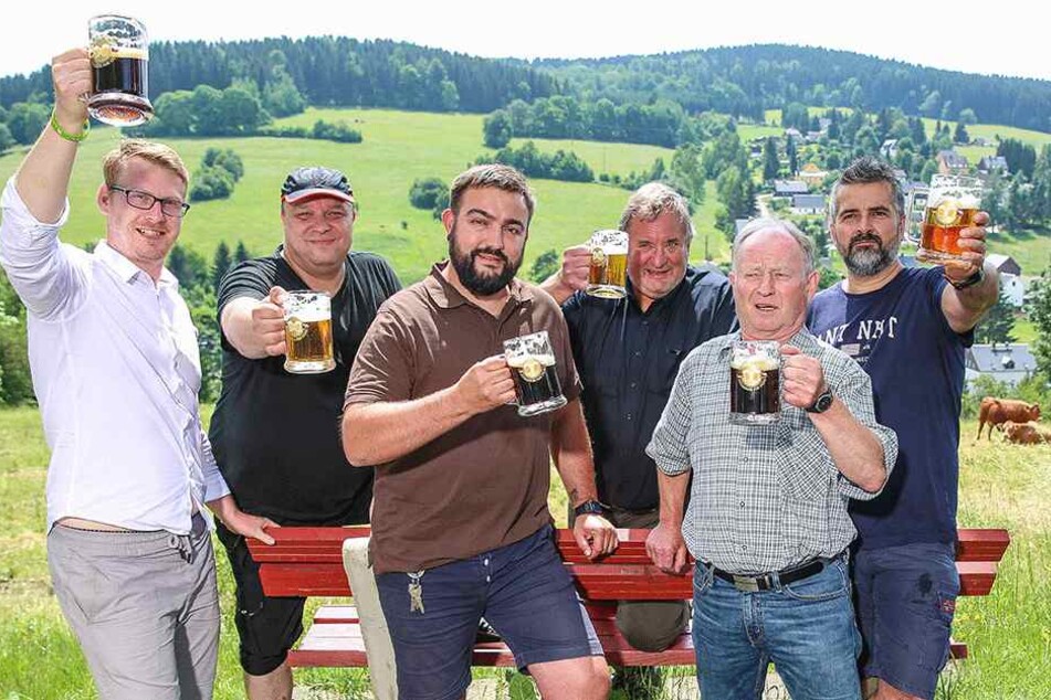 Brauerei-Chef Andreas Meyer (60, 4.v.l.) traf sich Montag mit befreundeten Kollegen, um die Bier-Route vorzustellen.