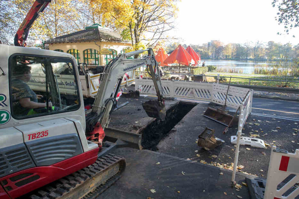An der Schlossteichstraße werden seit dieser Woche Wasserleitungen für den Pavillon verlegt.