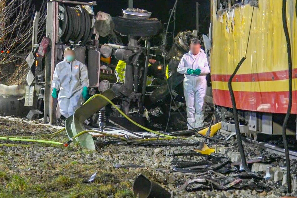 Ermittler begaben sich in der Nacht zu Mittwoch auf Spurensuche.