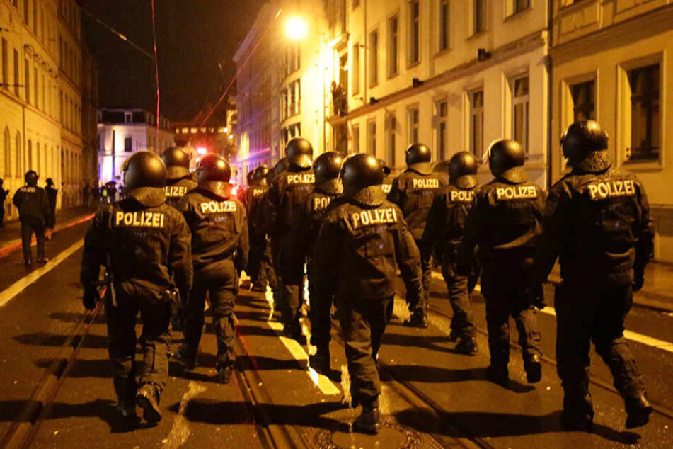 Ein Großaufgebot der Polizei stellte die Randalierer von Connewitz.