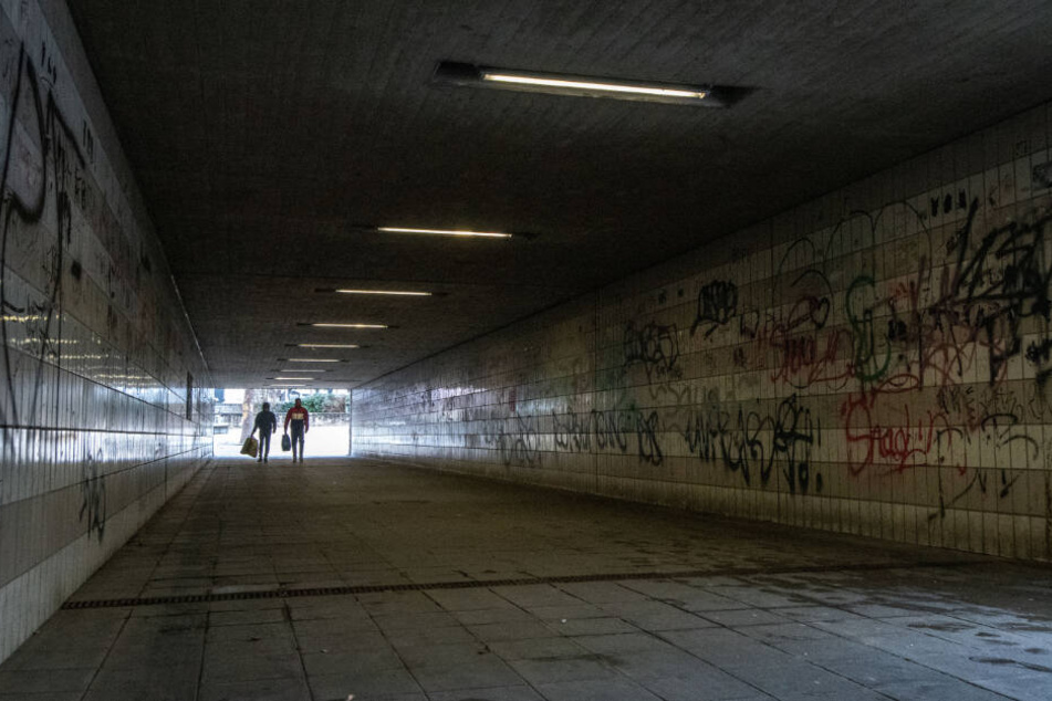Eine Straßenunterführung nahe dem Bahnhof in der Innenstadt. Vier junge Asylbewerber haben in Amberg in der Oberpfalz wahllos Passanten geschlagen und damit eine Debatte über Gewalt von Flüchtlingen ausgelöst.
