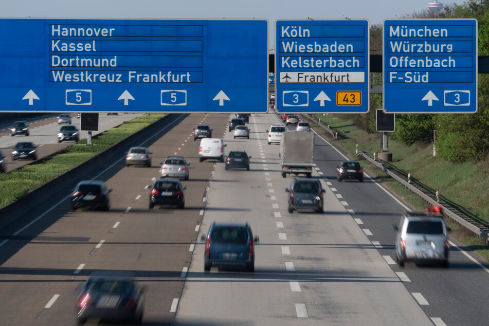 Die A5 bei Frankfurt ist eine der höchstfrequentierten Autobahnen Deutschlands. Ein Ausbau auf zehn Spuren ist trotz allem eher unwahrscheinlich.