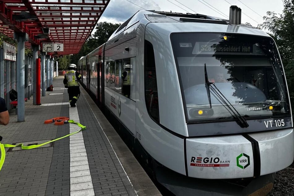 Feuermeldung an Regionalbahn der S28 - Zug muss evakuiert werden