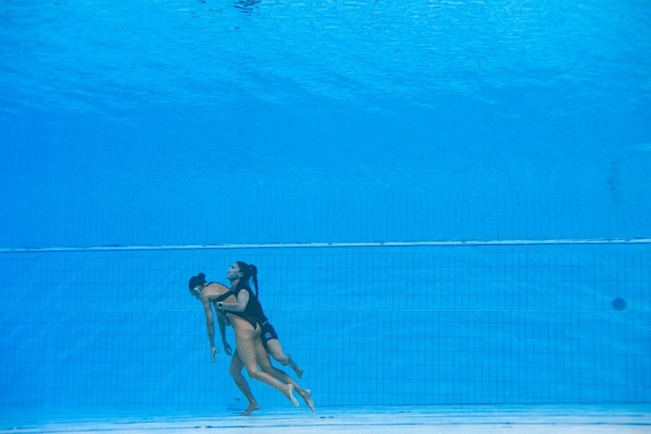 Coach Fuentes (r.) recovered swimmer Anita Alvarez from sinking to the bottom of the pool during an incident at the 2022 World Aquatics Championships on Wednesday.