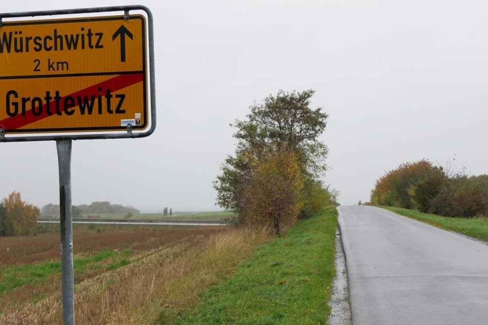 Die Gemeindeverbindungsstraße zwischen den Ortschaften Grottewitz und Würschwitz ist durch die Brückensperrung schon seit Oktober dicht.