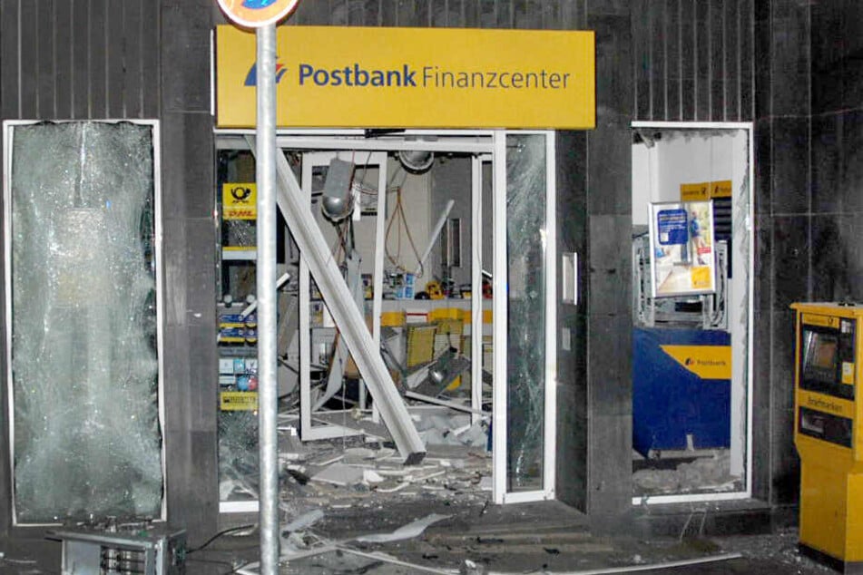 Bereits in der Nacht zum Montag wurde in Aachen ein Geldautomat in einer Bankfiliale gesprengt.