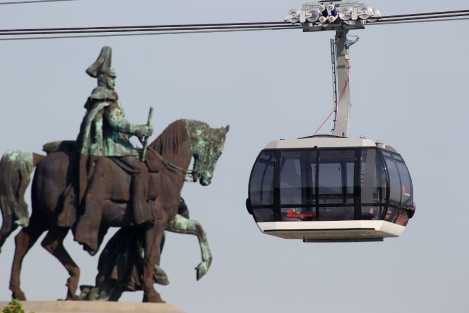 Können Pendler in Zukunft aus luftiger Höhe nach Stuttgart einschweben? (Im Bild: eine Bahn in Koblenz)