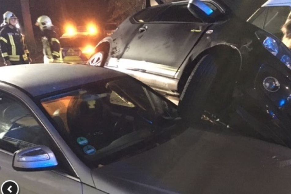 Die Feuerwehr in Gelsenkirchen musste ein Auto abstützen.