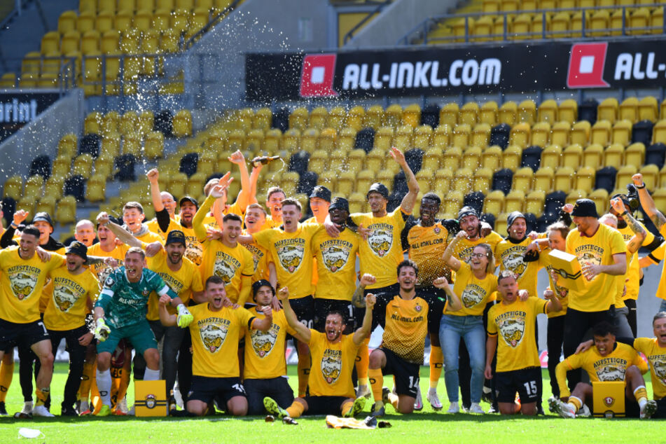Im Mai 2021 feierte Dynamo den Aufstieg coronabedingt vor leeren Rängen.