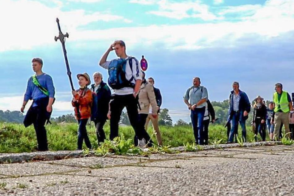 Corona konnte sie nicht stoppen: Holzkirchener lösen über 500 Jahre altes Versprechen ein