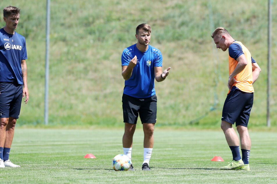 Daniel Berlinski (M.) bei der Arbeit mit seinen Jungs.