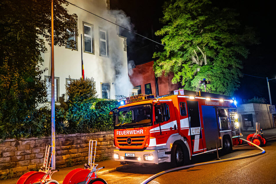 Der nächtliche Brand führte zu einem großen Feuerwehreinsatz.