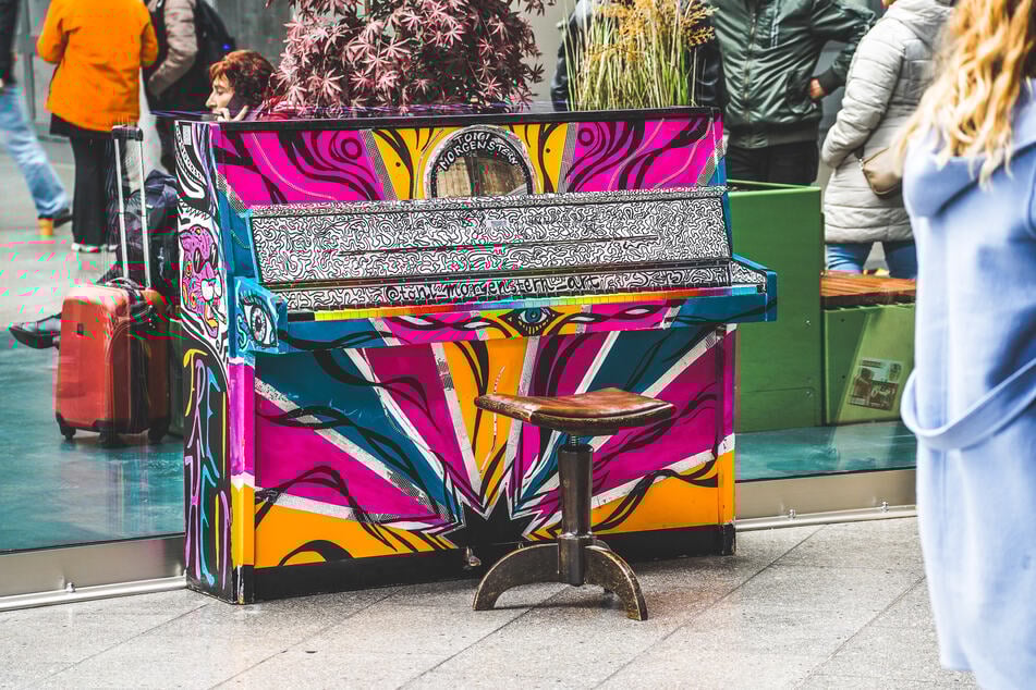 Dieses Klavier stand ursprünglich im Jazz-Club Hannover. In Leipzig wird dem Instrument ein zweites Leben eingehaucht.