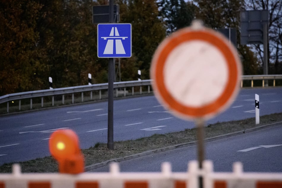 Bis Samstagnachmittag ist die A59 rund um Düsseldorf wegen Sanierungsarbeiten gesperrt. (Symbolbild)