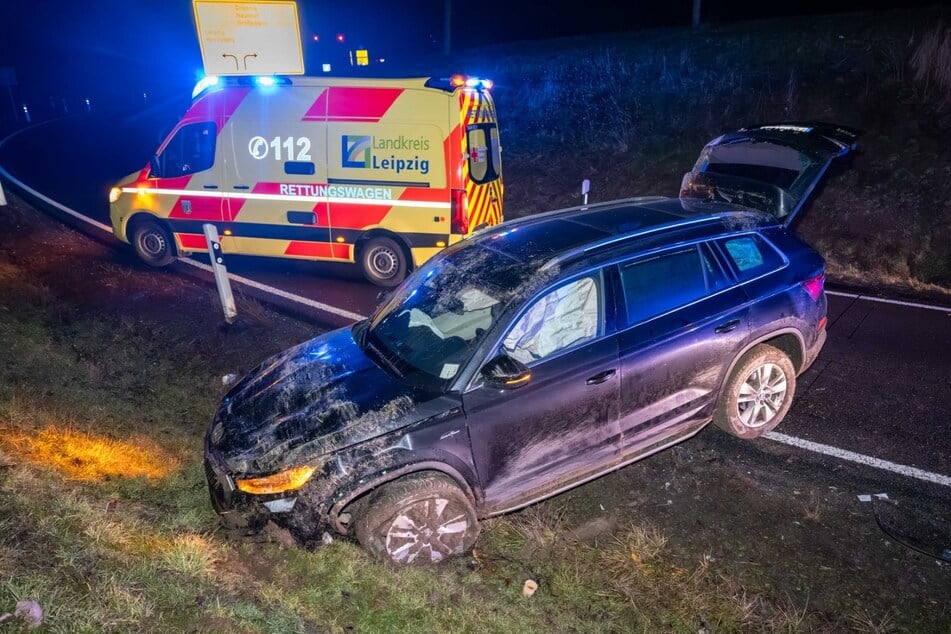Der Wagen überschlug sich laut TAG24-Informationen bei dem Crash. Der Fahrer kam ins Krankenhaus.