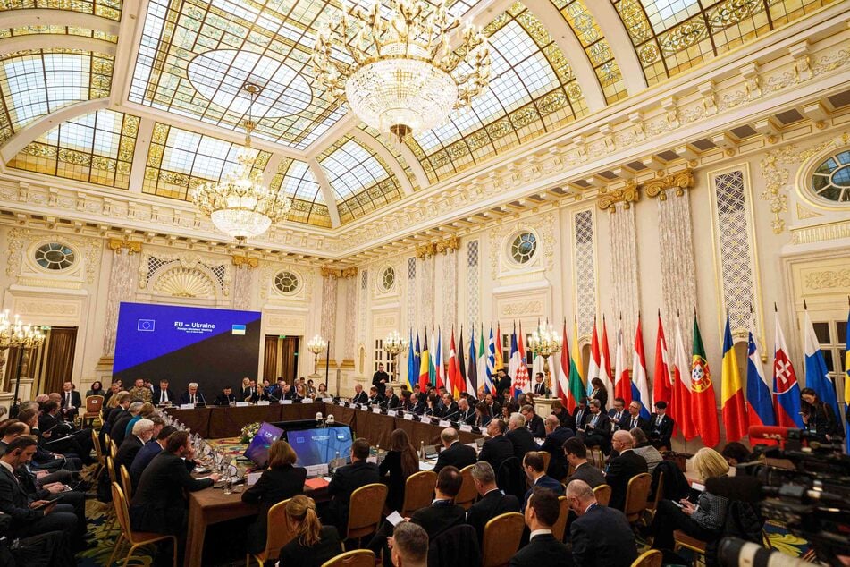 Selenskyj hat das Videogespräch bei einem Treffen mit EU-Außenministern in Kiew angekündigt.