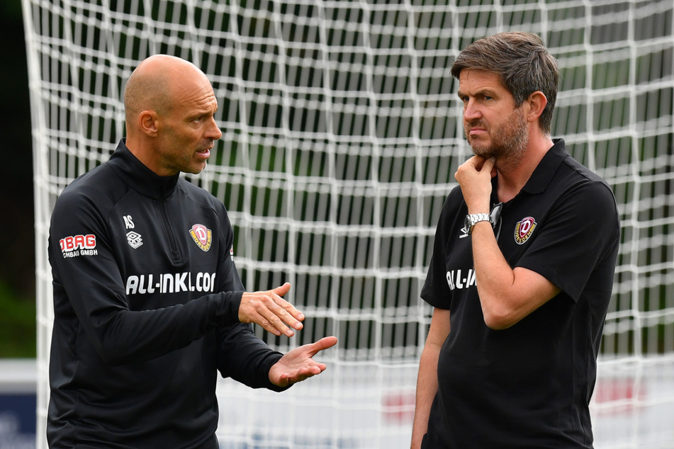 Dynamo-Trainer Alexander Schmidt (l.) und Sportdirektor Ralf Becker basteln weiter am Kader.