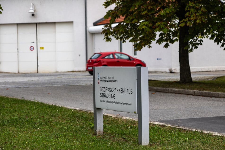 Die Männer konnten aus dem Bezirkskrankenhaus Straubing entkommen.