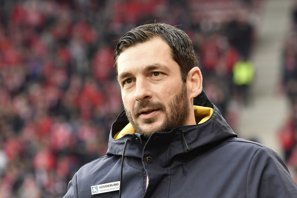 Neu-Trainer Sandro Schwarz (43) muss sein Bundesliga-Debüt für Hertha BSC gegen den 1. FC Union Berlin bestreiten.