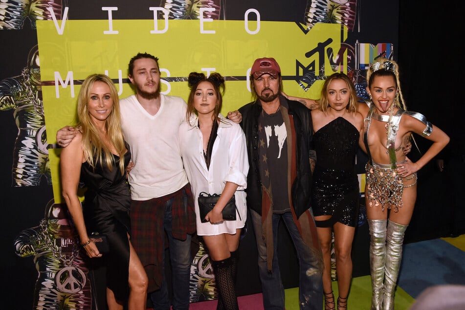 Vor Tish Cyrus (58) und Billy Ray Cyrus (64) Scheidung zeigte sich die Familie öfter im Rampenlicht - gemeinsam mit ihren Kindern Braison Cyrus (31), Noah Cyrus (25), Brandi Glenn Cyrus (38) und Miley Cyrus (33). (Archivfoto)