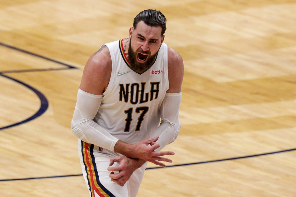 Jonas Valanciunas starred for the Pelicans in their win over the Suns.